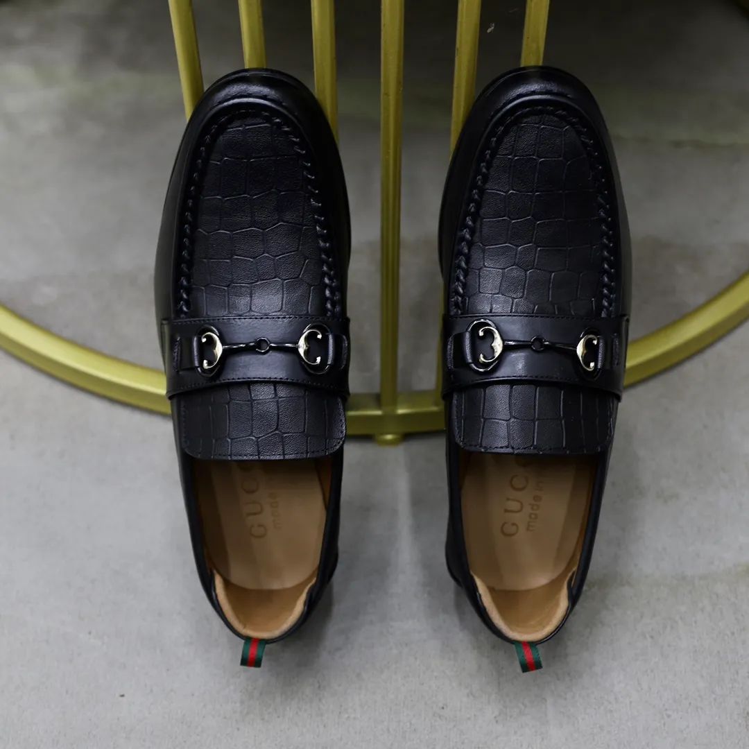 Men's shoes: 250🙅‍♂️🙅‍♂️🙅‍♂️Niuli Brand: GUCCI Size: 38-44 (45 can be customized) Level: Counter classic Material: Original soft cowhide upper Comfortable cowhide lining Original lightweight outsole Style category: Business casual footwear Driving leather shoes Color: Actual picture color